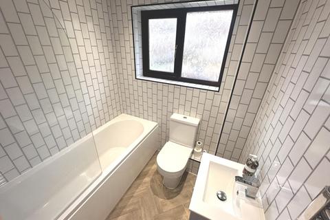 2 bedroom semi-detached house to rent, Sussex Close, Nuneaton, Warwickshire, CV10