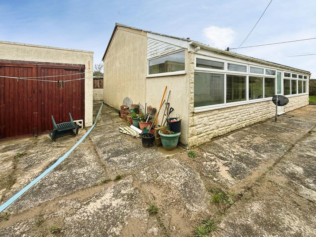 Exterior &amp; Garage
