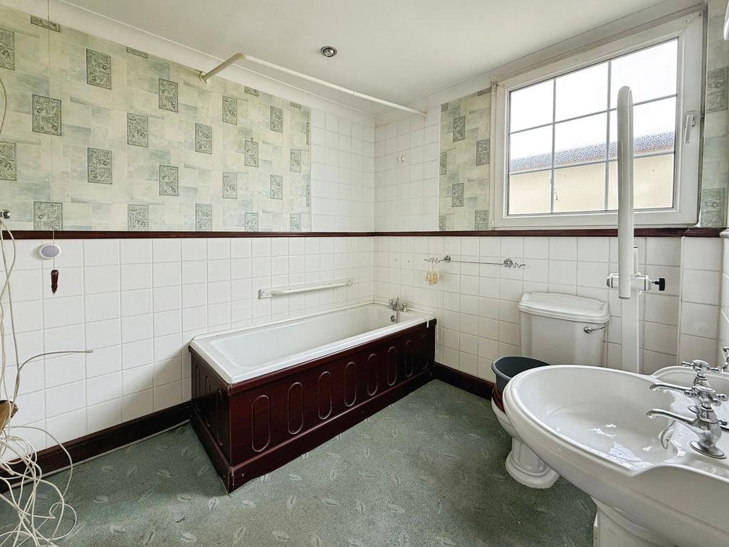 Jack &amp; Jill Bathroom