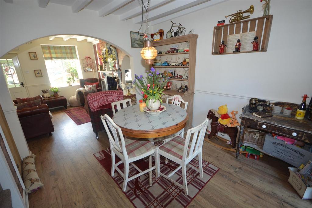 Lounge/Dining Room