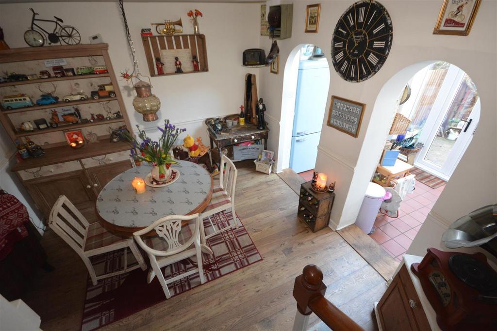 Lounge/Dining Room