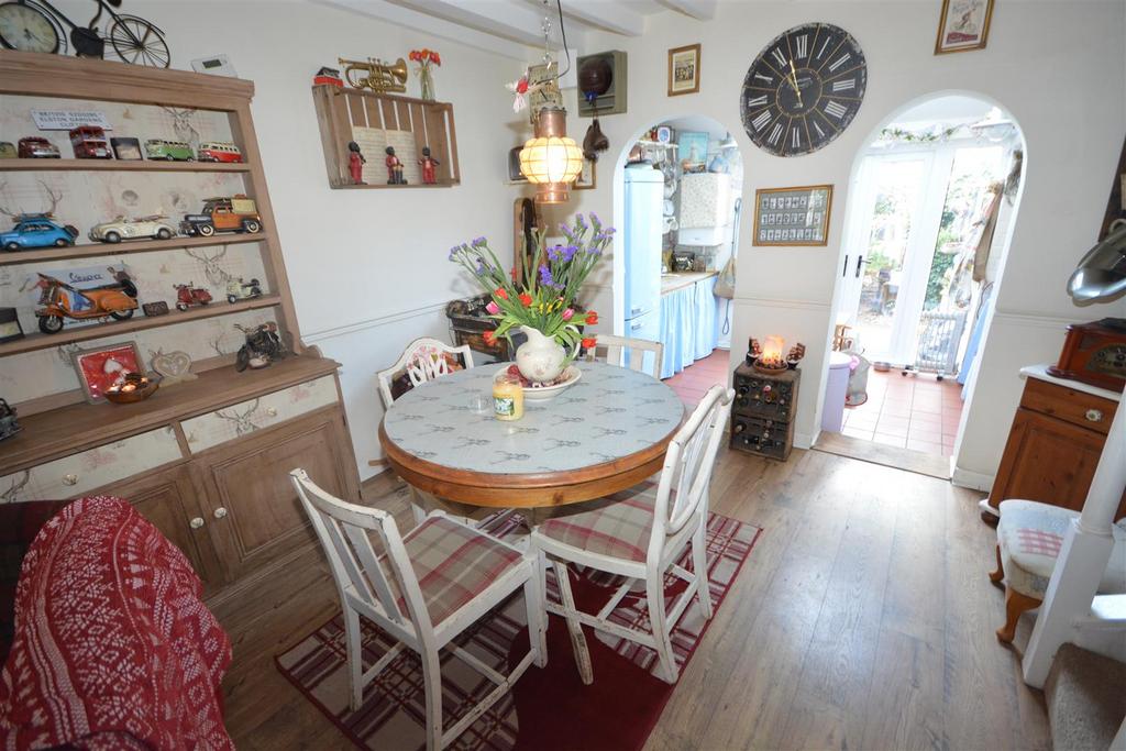 Lounge/Dining Room
