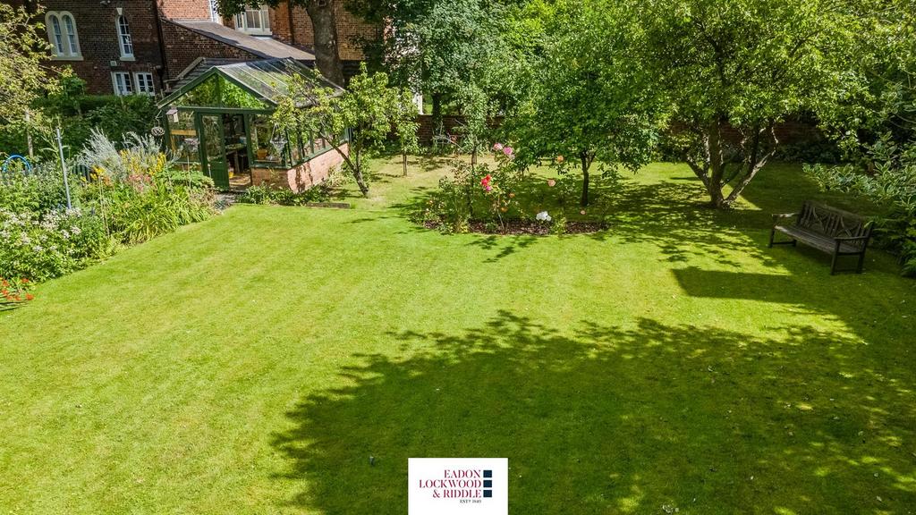 Rear Garden 1.jpg