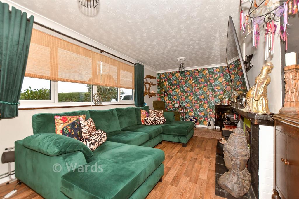 Lounge/Dining Area