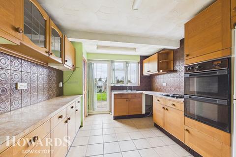 2 bedroom detached bungalow for sale, Colville Road, Lowestoft