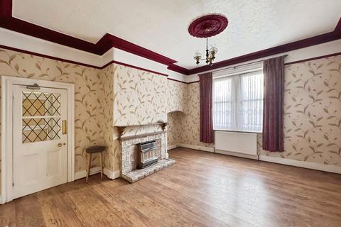 3 bedroom semi-detached house for sale, Bradford Road, Cleckheaton, BD19