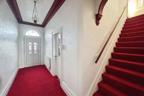 3 bedroom semi-detached house for sale, Bradford Road, Cleckheaton, BD19