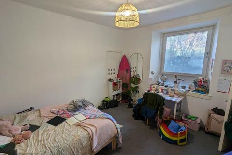 3 bedroom flat to rent, 26 Blyth Street, ,