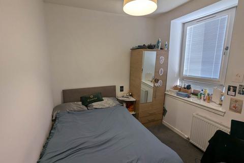 3 bedroom flat to rent, 26 Blyth Street, ,