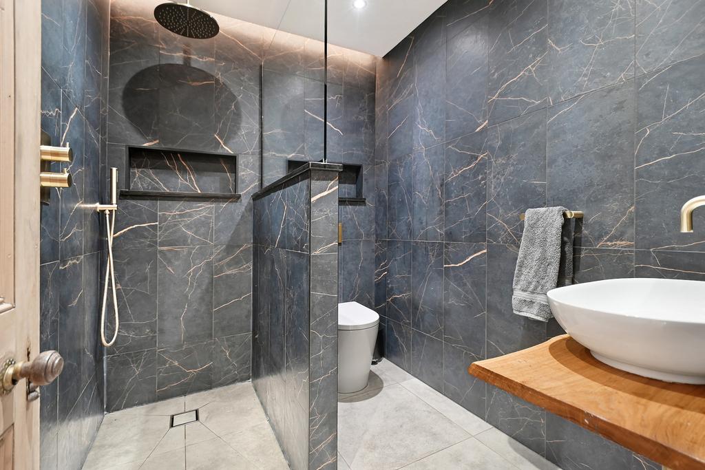 Ensuite