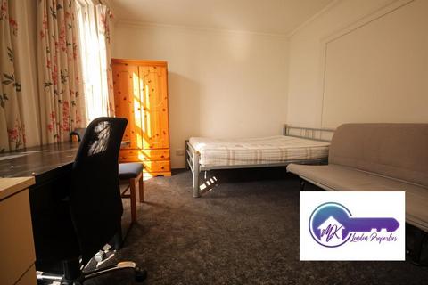 1 bedroom in a flat share to rent, London NW1