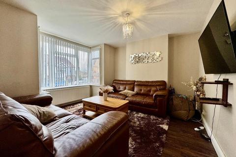 3 bedroom semi-detached house for sale, Rutland Crescent, St Annes, Luton, Bedfordshire, LU2 0RG