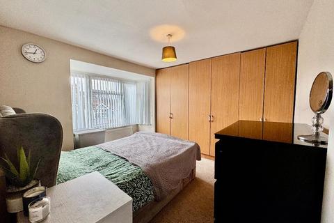 3 bedroom semi-detached house for sale, Rutland Crescent, St Annes, Luton, Bedfordshire, LU2 0RG