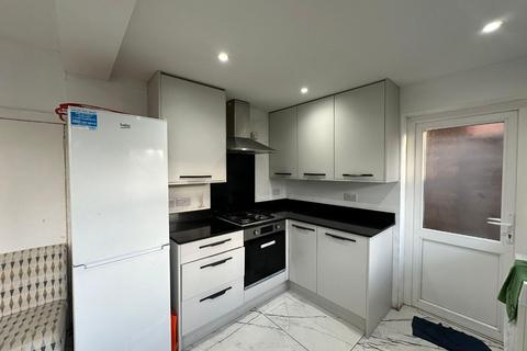 3 bedroom house to rent, Lankers Drive, Harrow