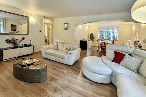 2 bedroom flat for sale, Beech Avenue, Sanderstead, Surrey, CR2 0NL