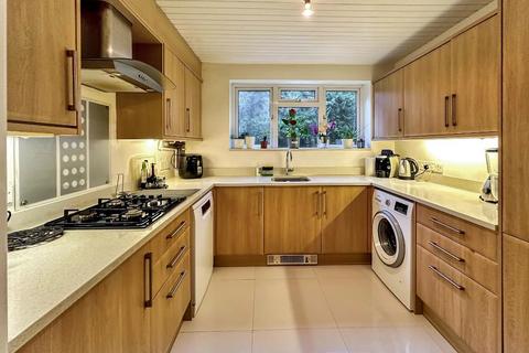 2 bedroom flat for sale, Beech Avenue, Sanderstead, Surrey, CR2 0NL