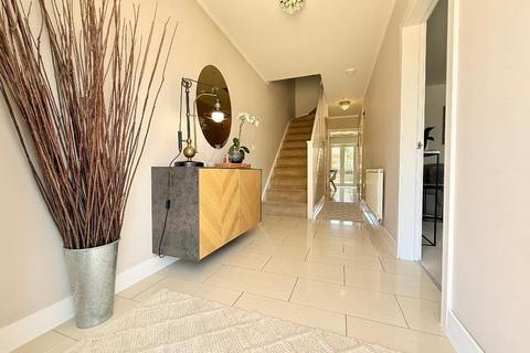 4 bedroom semi-detached house to rent, Rockfield Drive, Luton, LU3 3EY
