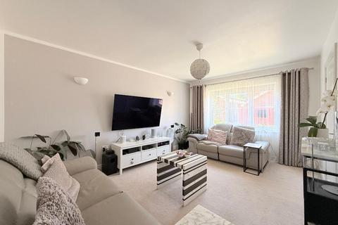 4 bedroom semi-detached house to rent, Rockfield Drive, Luton, LU3 3EY