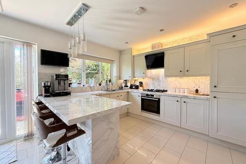 4 bedroom semi-detached house to rent, Rockfield Drive, Luton, LU3 3EY