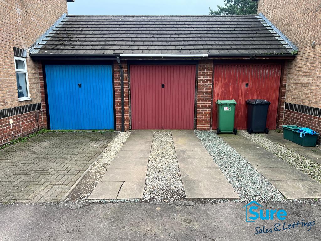 Garage + parking