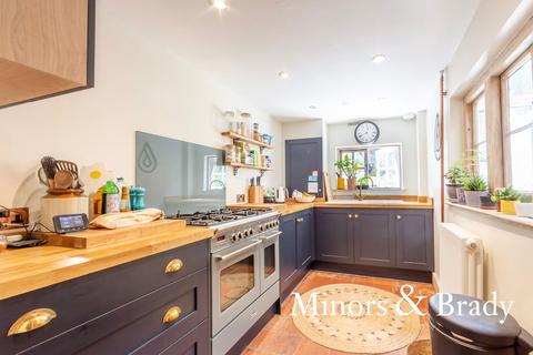 2 bedroom terraced house to rent, Tower Hill, Norwich