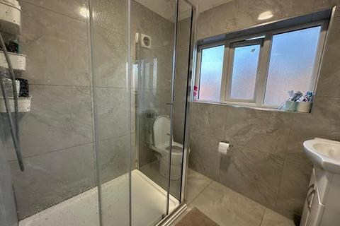 3 bedroom semi-detached house to rent, Parkside Way, Harrow