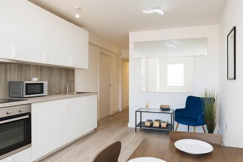 3 bedroom ground floor flat to rent, Reginald Square, London SE8