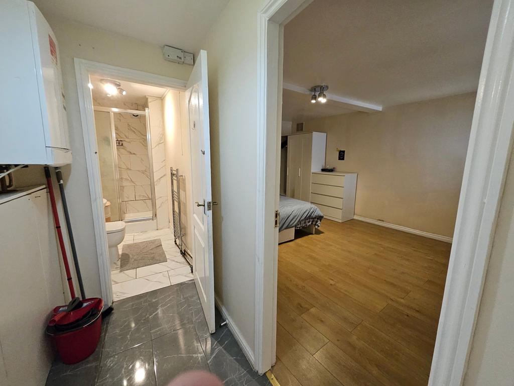 ANNEX BEDROOM & BATHROOM 1