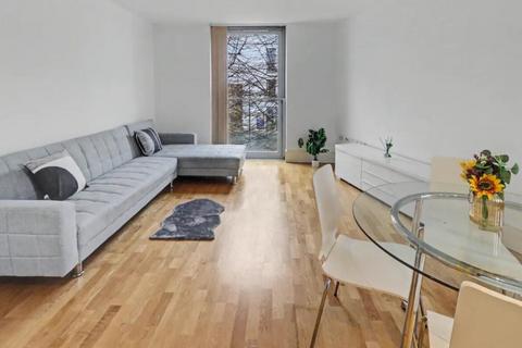 2 bedroom flat to rent, Stadium Mews, London  N5