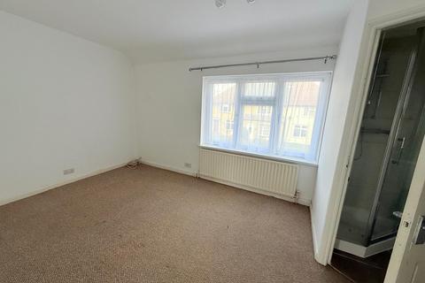 3 bedroom terraced house to rent, Cotesmore Gardens, Dagenham RM8