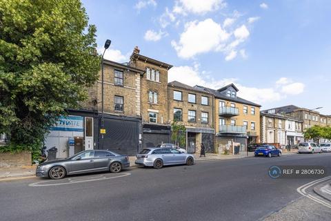 Studio to rent, Manor Road, London, N16