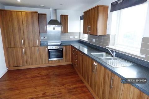 3 bedroom flat to rent, Harlequin Close, Barking Reach, IG11