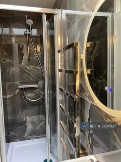Studio to rent, Star Road, London, W14