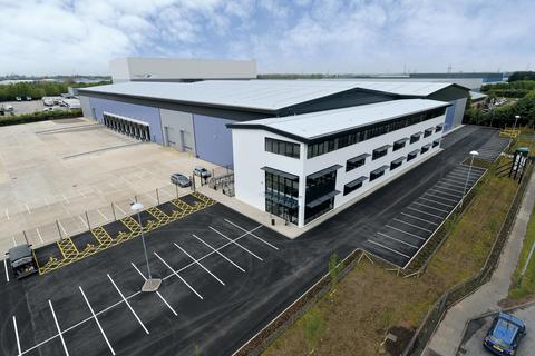 Distribution warehouse to rent, 145 Faraday Av Birmingham B46 1AL