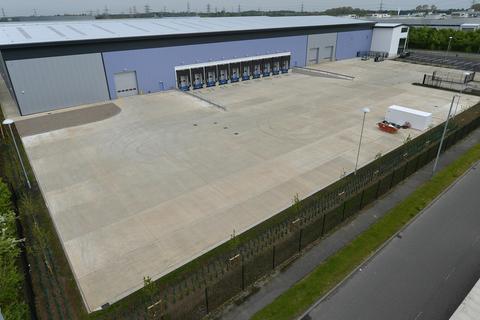 Distribution warehouse to rent, 145 Faraday Av Birmingham B46 1AL