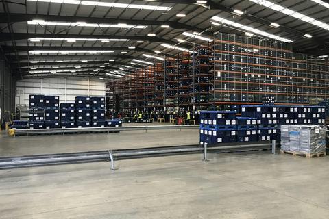 Distribution warehouse to rent, 145 Faraday Av Birmingham B46 1AL