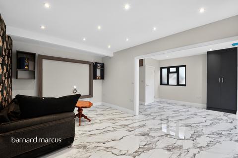 5 bedroom detached house for sale, Feltham Hill Road, Ashford