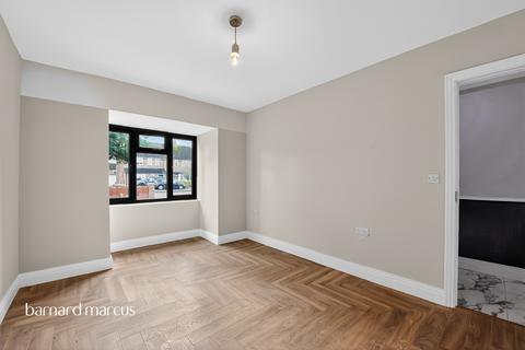 5 bedroom detached house for sale, Feltham Hill Road, Ashford