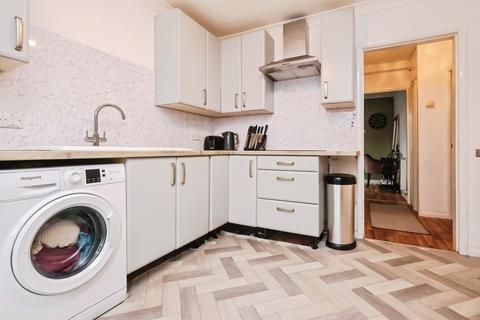 3 bedroom semi-detached house for sale, Ragees Road, Kingswinford