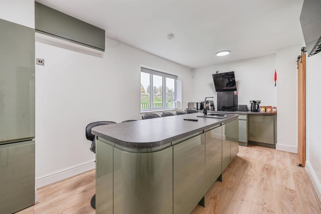 Breakfast Kitchen: