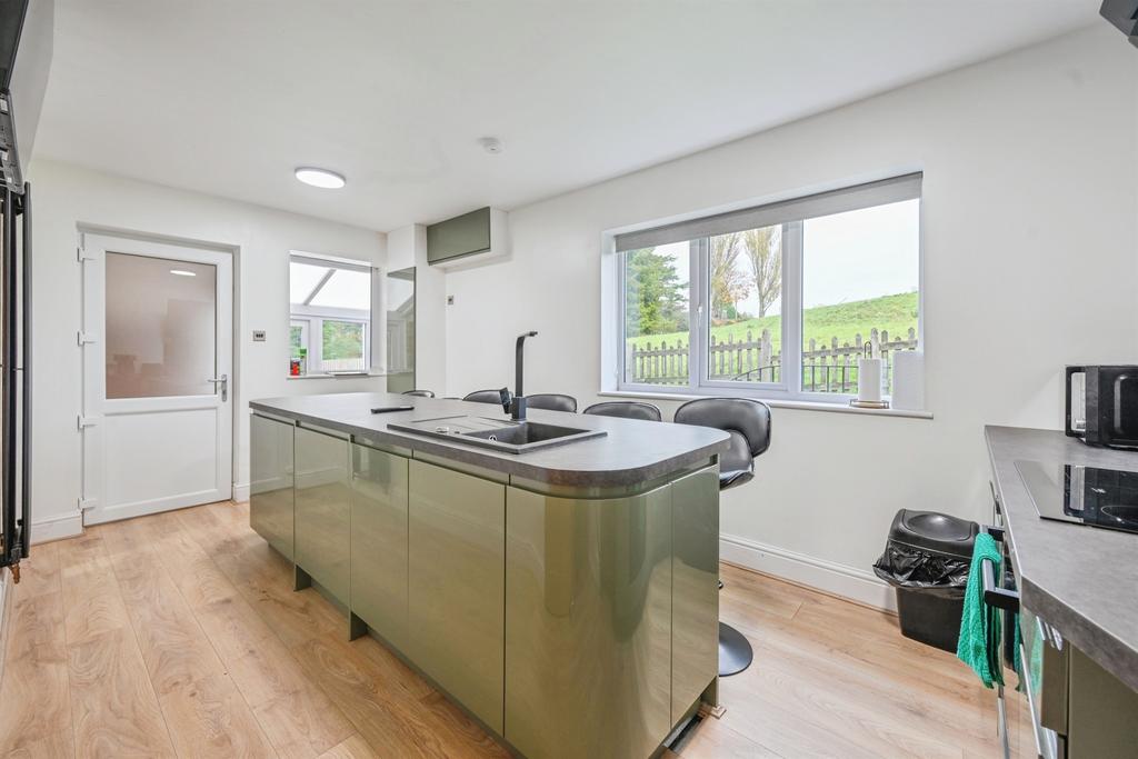 Breakfast Kitchen: