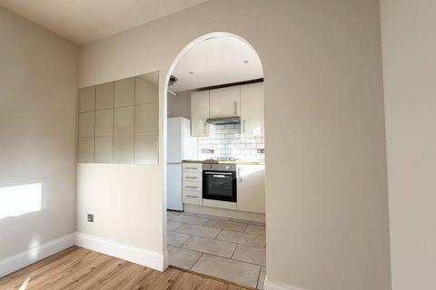 2 bedroom flat to rent, Redwood Court,  Christchurch Avenue, London