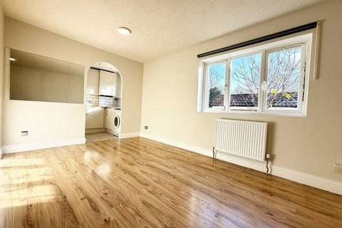 2 bedroom flat to rent, Redwood Court,  Christchurch Avenue, London