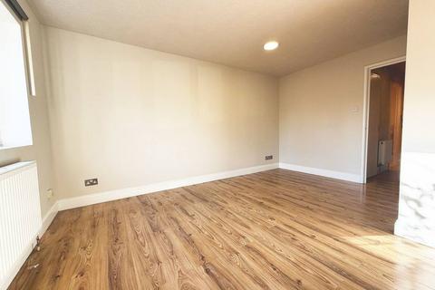 2 bedroom flat to rent, Redwood Court,  Christchurch Avenue, London