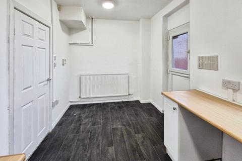 2 bedroom semi-detached house to rent, Manor Oaks Place, Sheffield