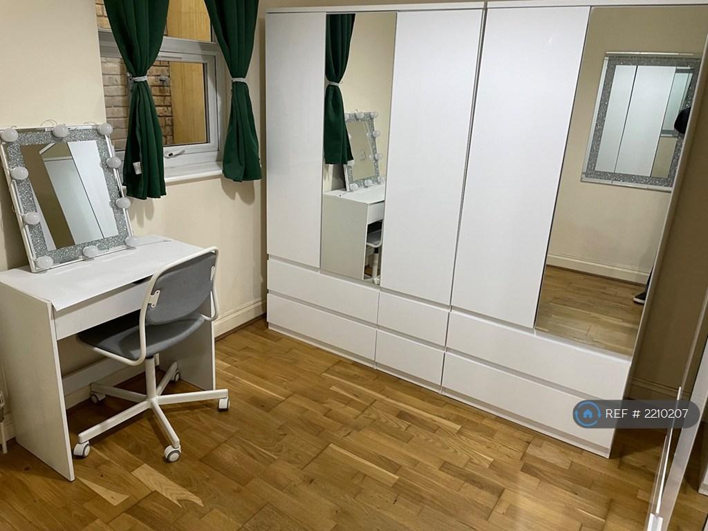 Dressing Room/Bed Room Office