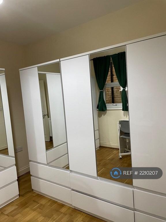 Large Wardrobes &amp; Storage