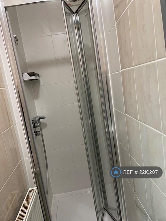 Shower Cubicle Guest Restroom
