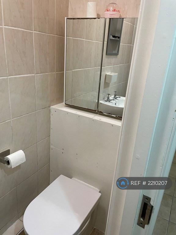 Shower Cubicle Guest Restroom