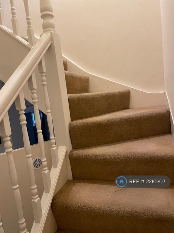 Staircase> Masterbed Suite